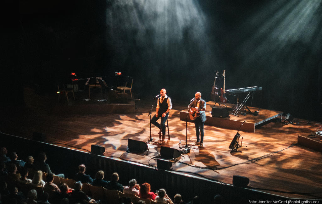 Simon and Garfunkel Through The Years - In Concert Image 2