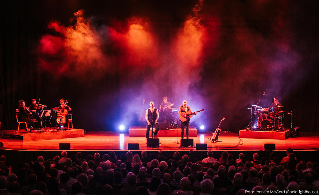 Simon and Garfunkel Through The Years - In Concert Image 3