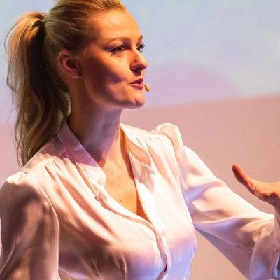 Miriam Höller | Wir lieben Tickets