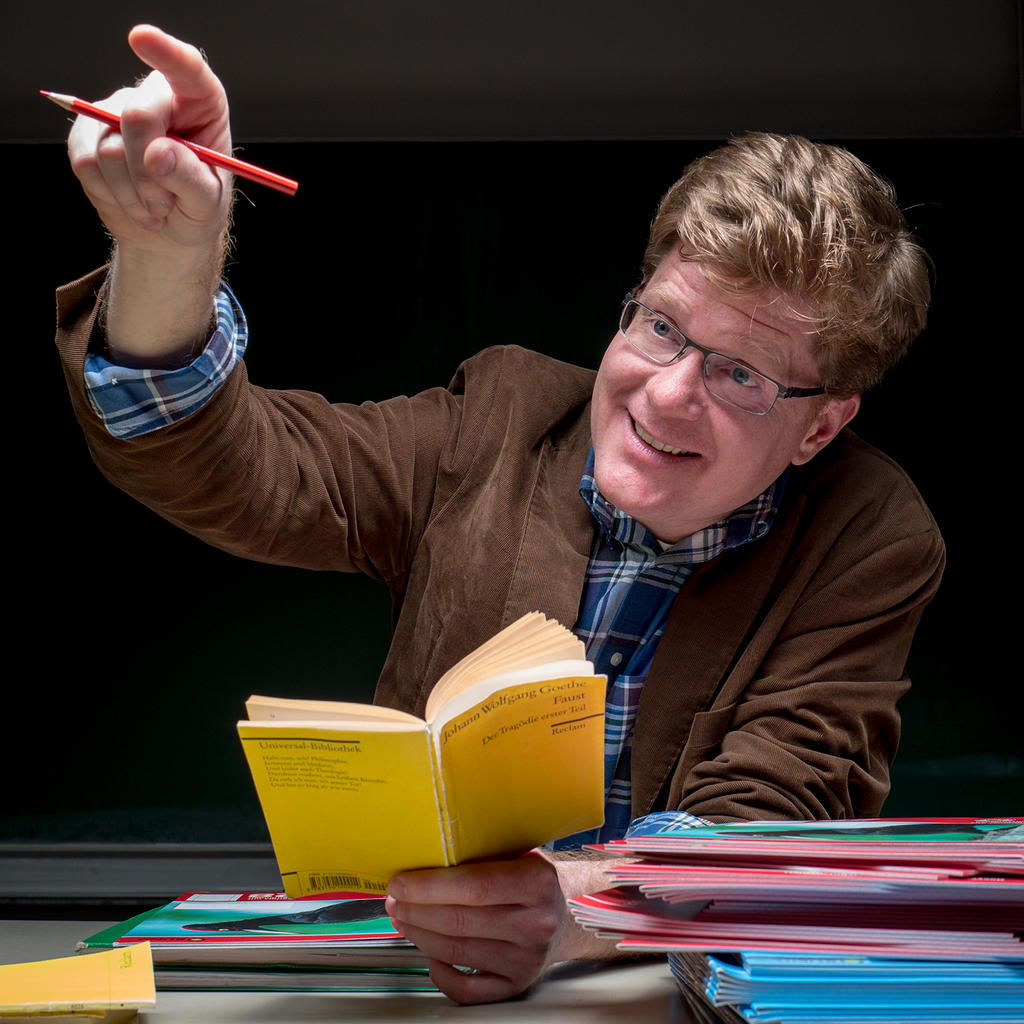 Herr Schröder - World of Lehrkraft | Springmaus-Theater